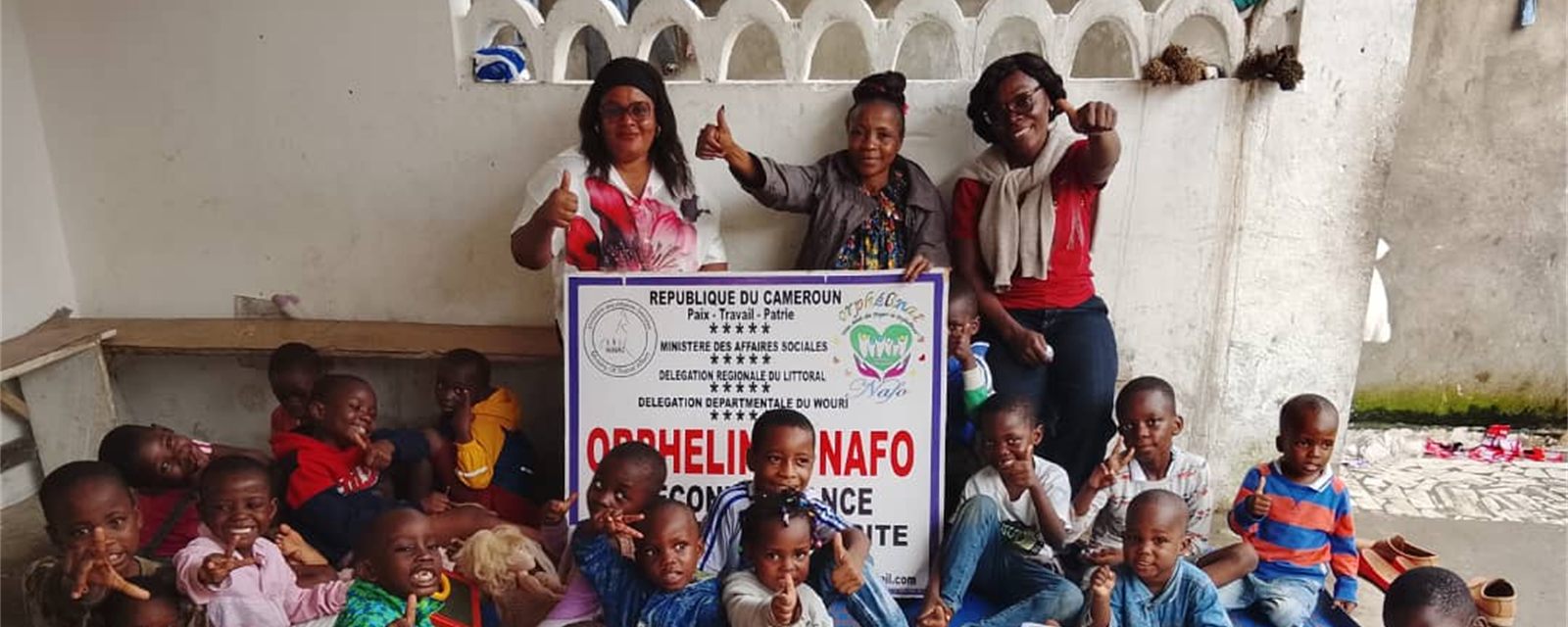 Remise de dons à l’orphelinat NAFO, à Douala.